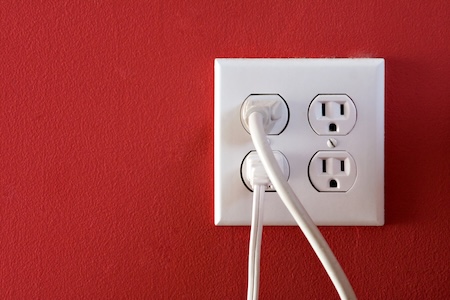 Switches and Outlets: 9 Signs It’s Time to Replace Them Thumbnail